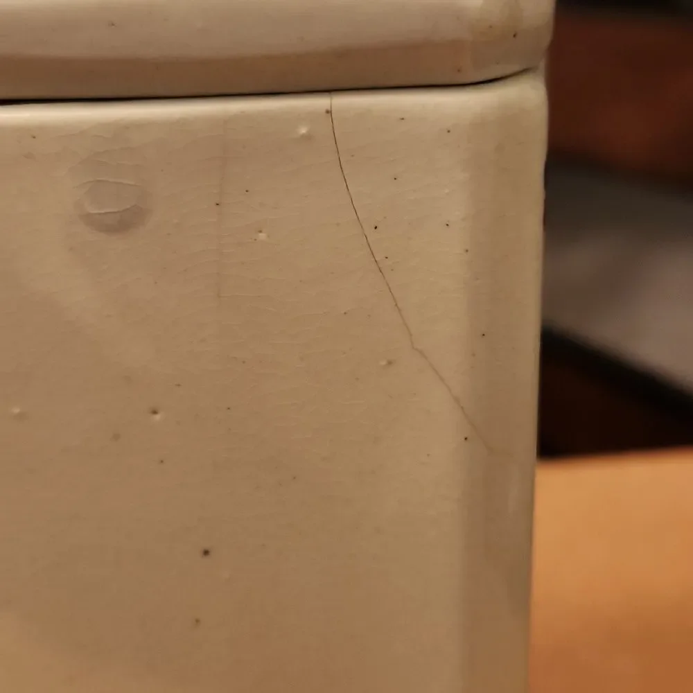 Schweiz Vintage German-Made Tall Tea Canister